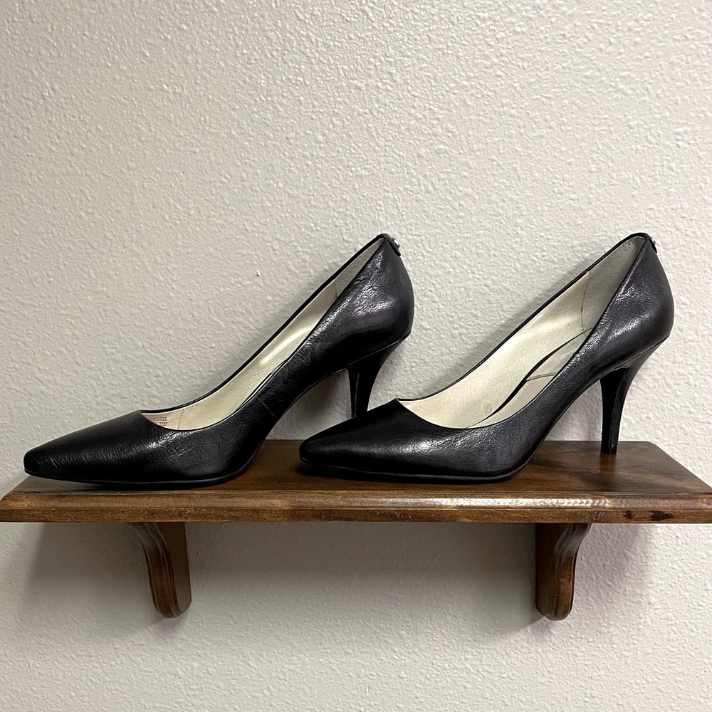 MICHAEL Michael Kors Black Leather Pointed Toe Heels 👠 10M